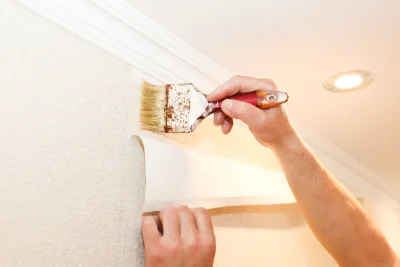 Pose de papier peint à Romagné — revêtements muraux et toiles de verre